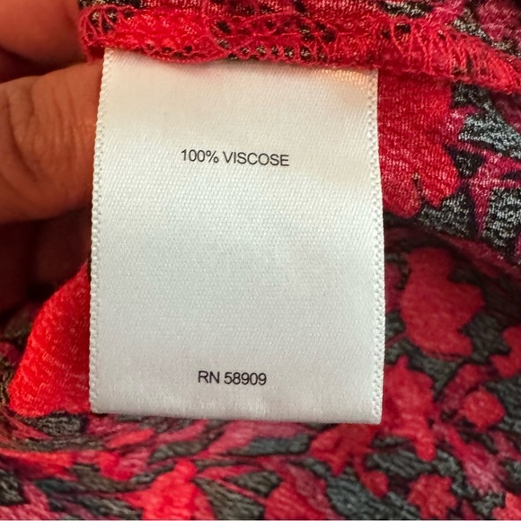 A Loves A Floral Ruched Bell Sleeve Top V-neck Peplum Size M Red & Black​ - Picture 6 of 9